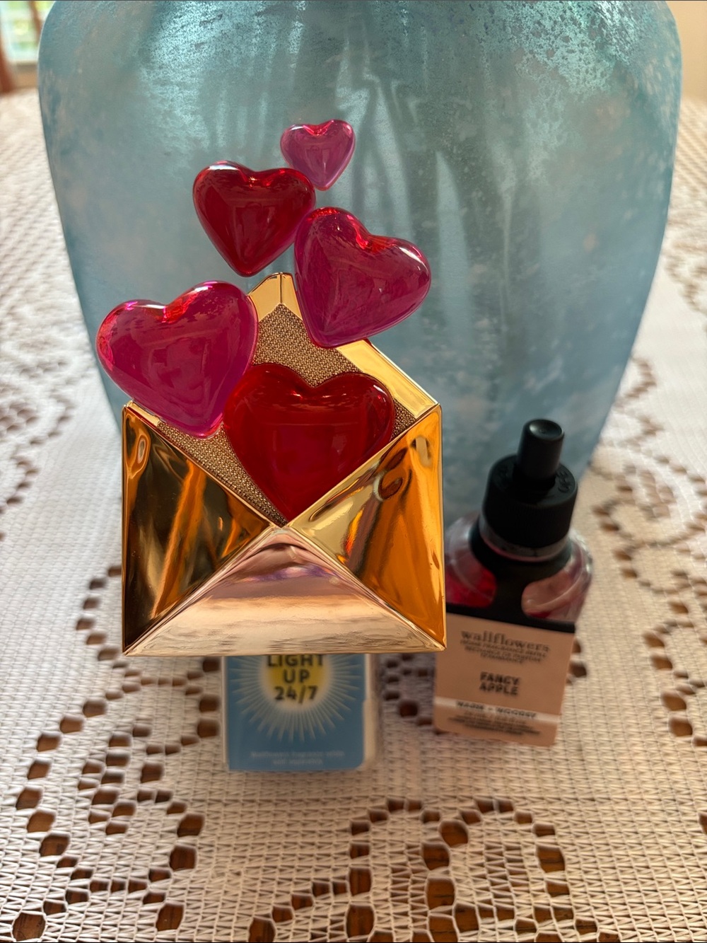 Bath & Body Works Envelope with Hearts Wallflower and Fancy Apple Refill
